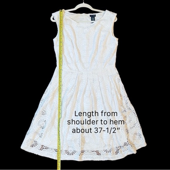 NWOT Bisou Bisou Sleeveless White Sheath Dress With Embroidered Overlay. Size 10 - Picture 8 of 11